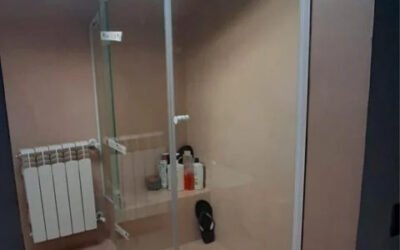 ¿Cortina o mampara de baño? Cómo elegir según espacio, uso y presupuesto